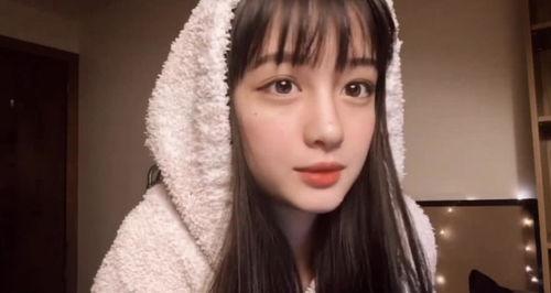 美女18岁福利在线观看,18岁福利在线观看，揭秘青春魅力瞬间